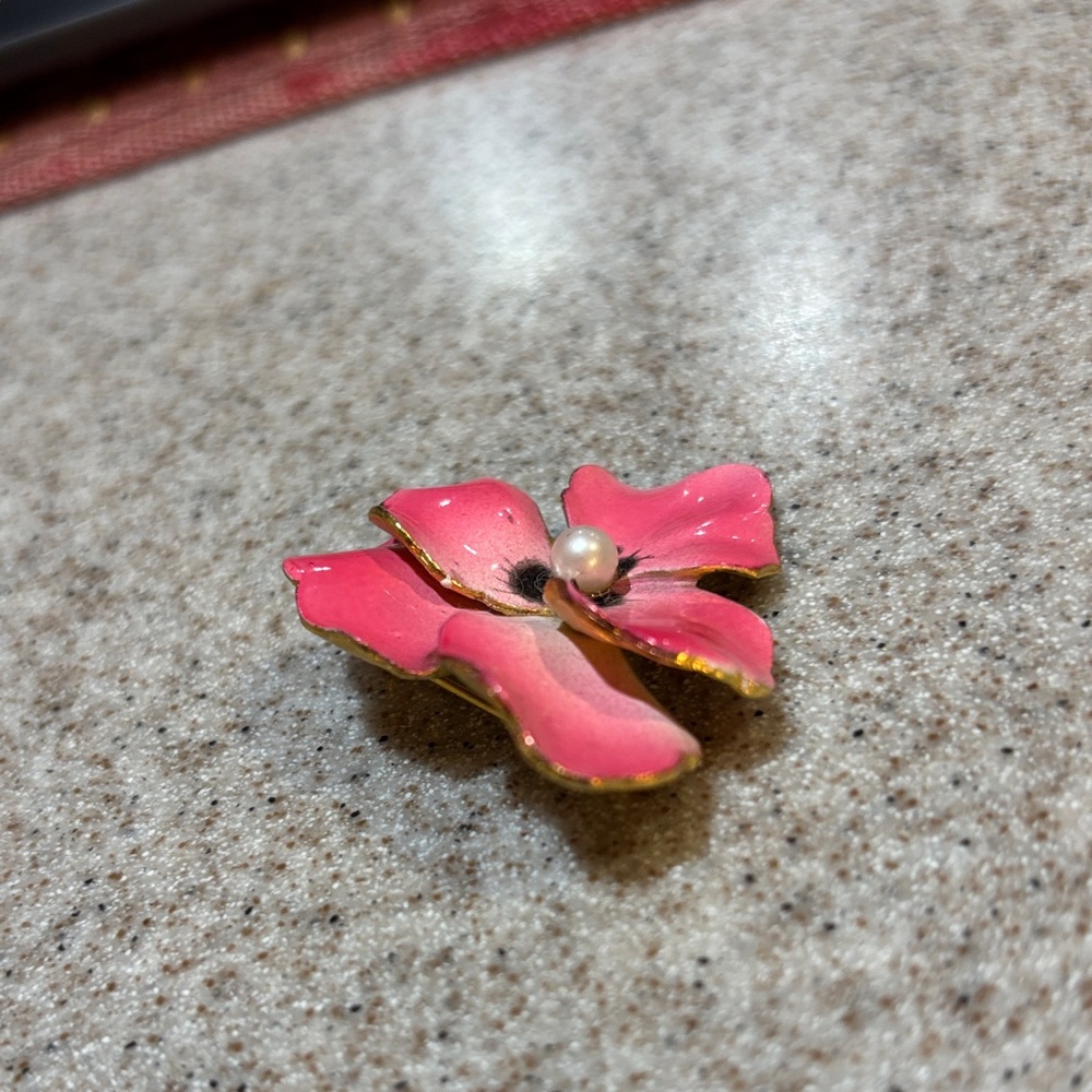 Vintage Pink Floral Brooch with Pearl Accent - Picture 4 of 5